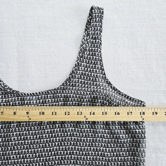 Old Navy Tank Top Womens M Lightweight Semi Sheer Black White Aztec Print Boho - Picture 9 of 11